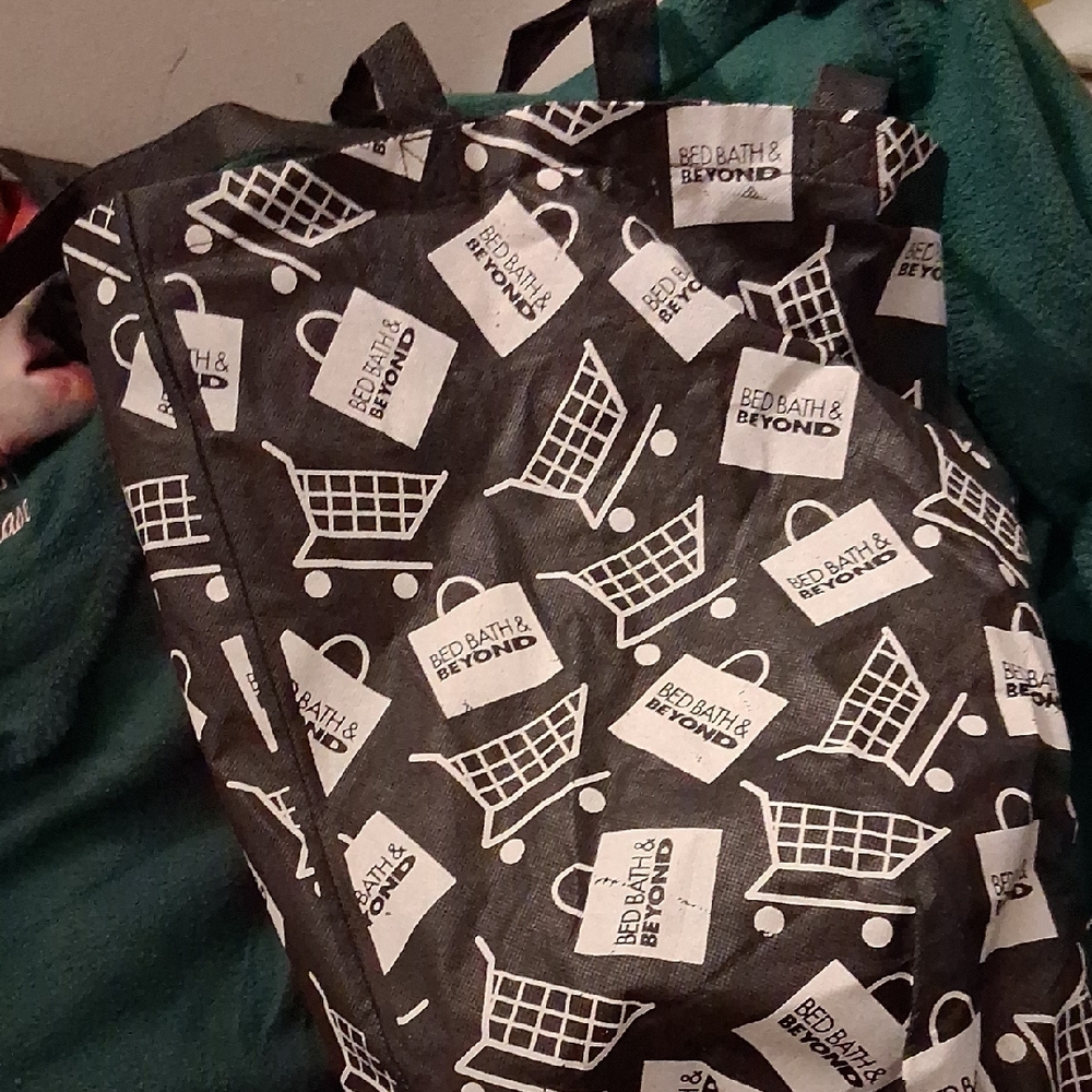 Bed Bath & Beyond Black and White Shopping Bag